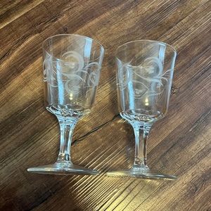 Set of 2 etched glasses